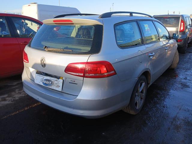 2011 VOLKSWAGEN PASSAT S B