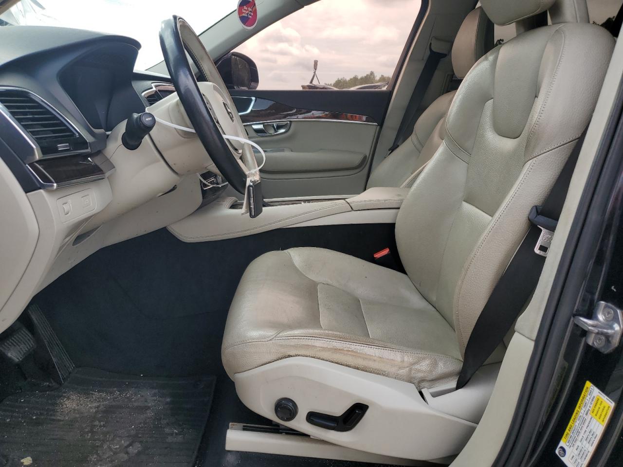 2016 Volvo XC90 - Image 7