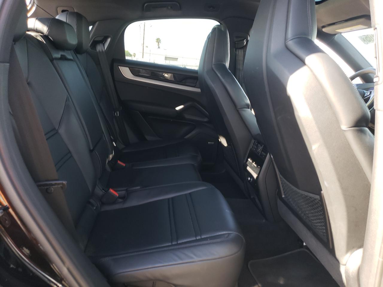 2024 Porsche Cayenne - Image 11