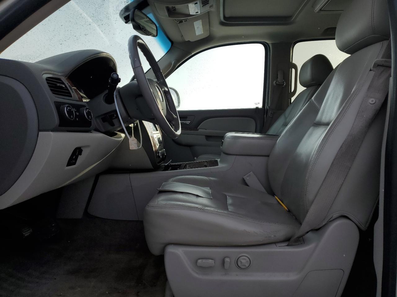 2011 Chevrolet Suburban - Image 7