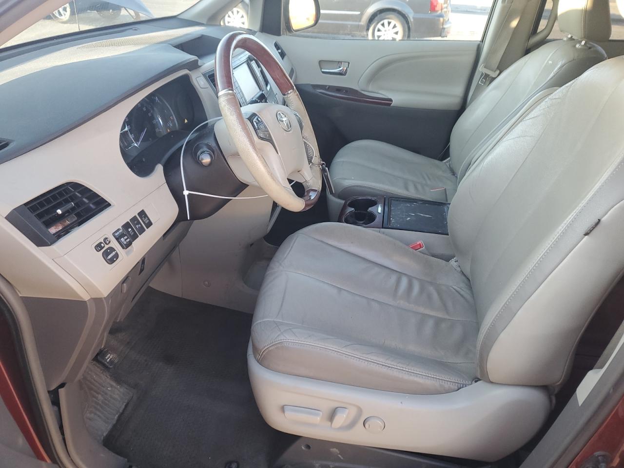 2014 Toyota Sienna - Image 7