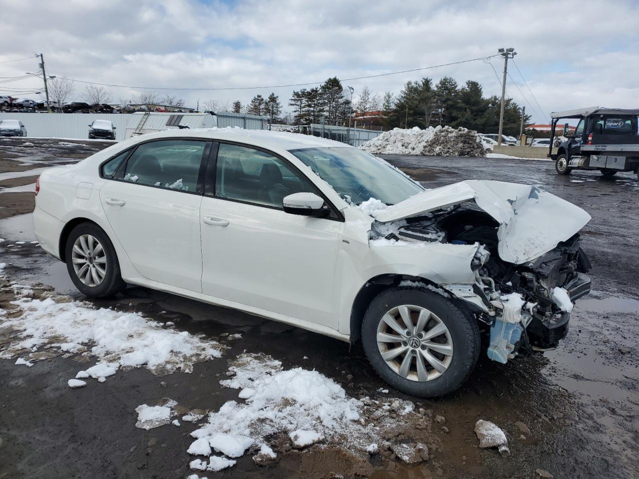 2015 Volkswagen Passat - Image 4