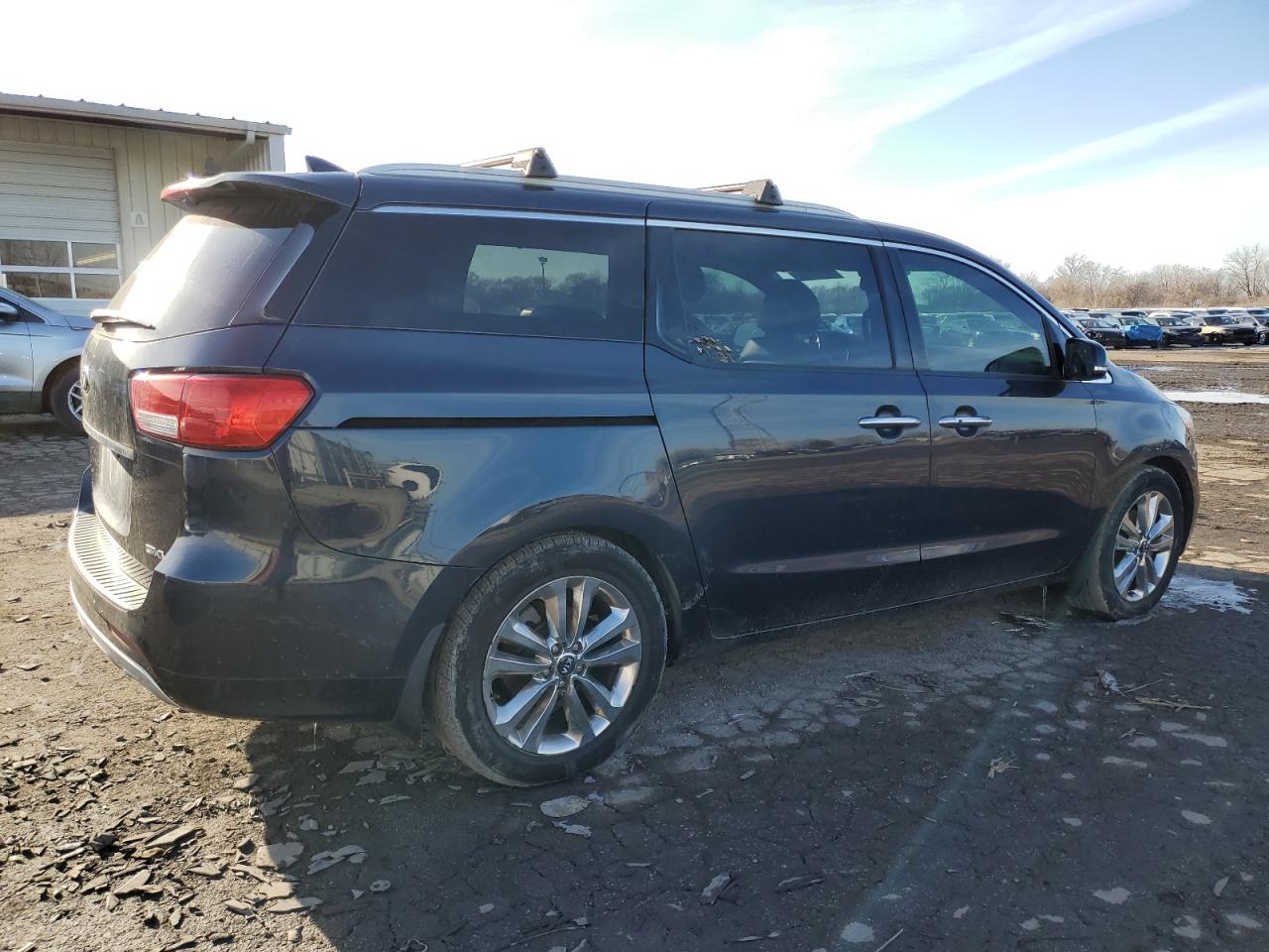 2015 Kia Sedona - Image 3