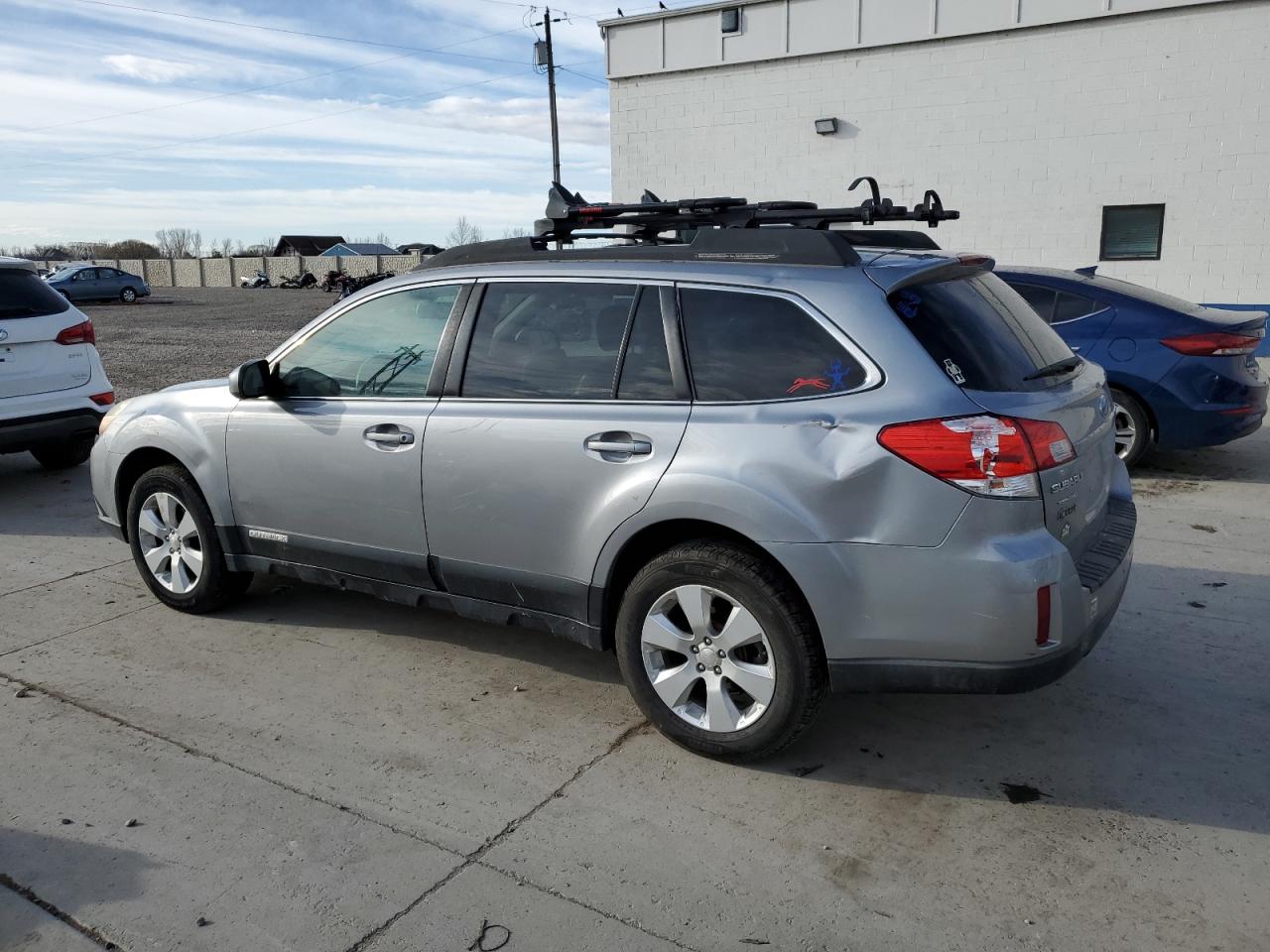 2010 Subaru Outback - Image 2