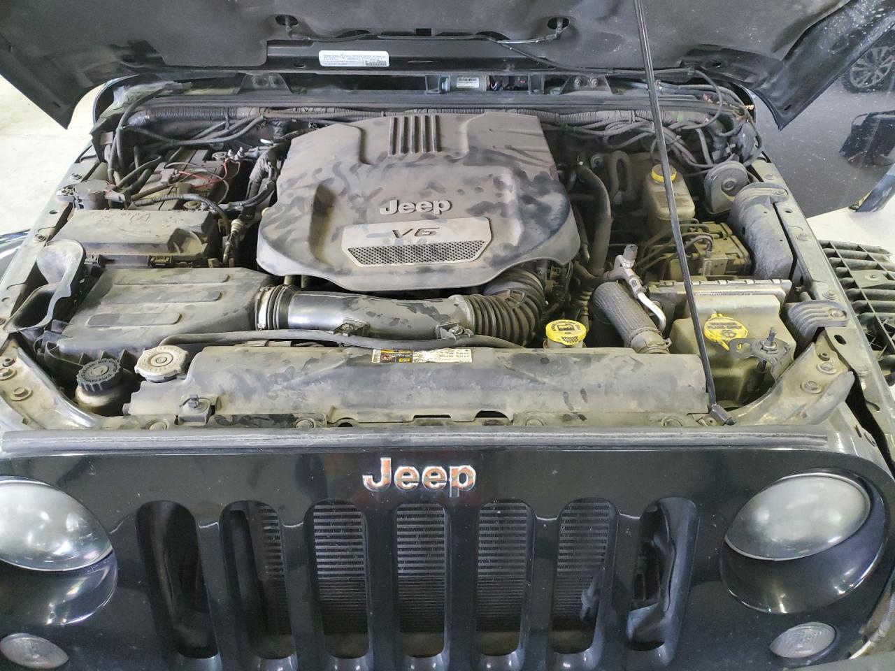 2015 Jeep Wrangler - Image 12