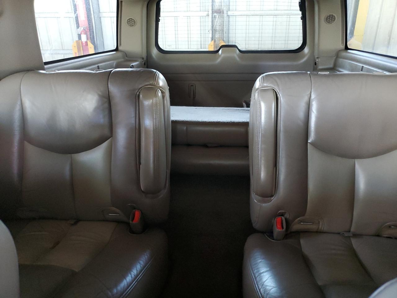 2004 GMC Yukon - Image 10