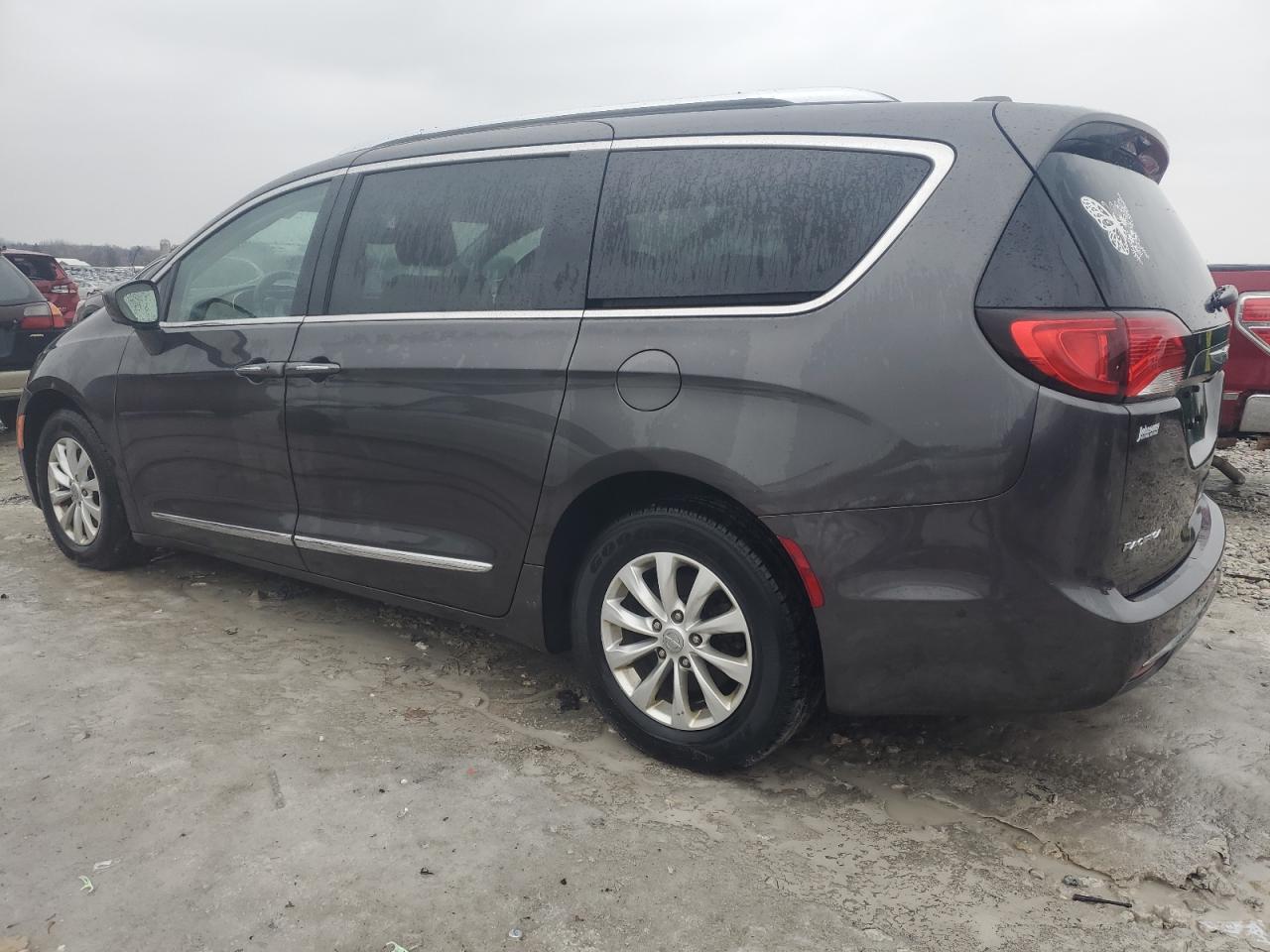 2019 Chrysler Pacifica - Image 2