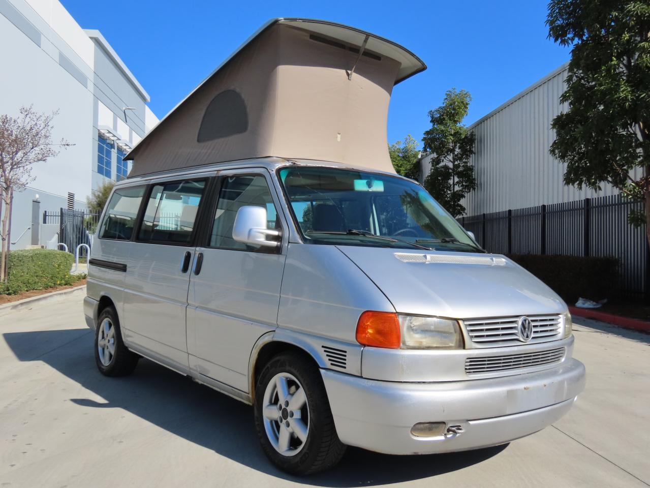 2003 Volkswagen Eurovan Mv zu verkaufen in Rancho Cucamonga, CA - All Over