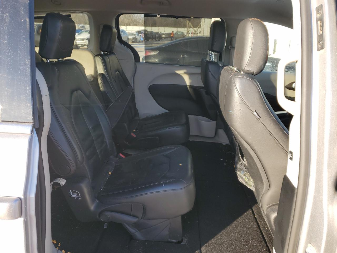 2017 Chrysler Pacifica - Image 12