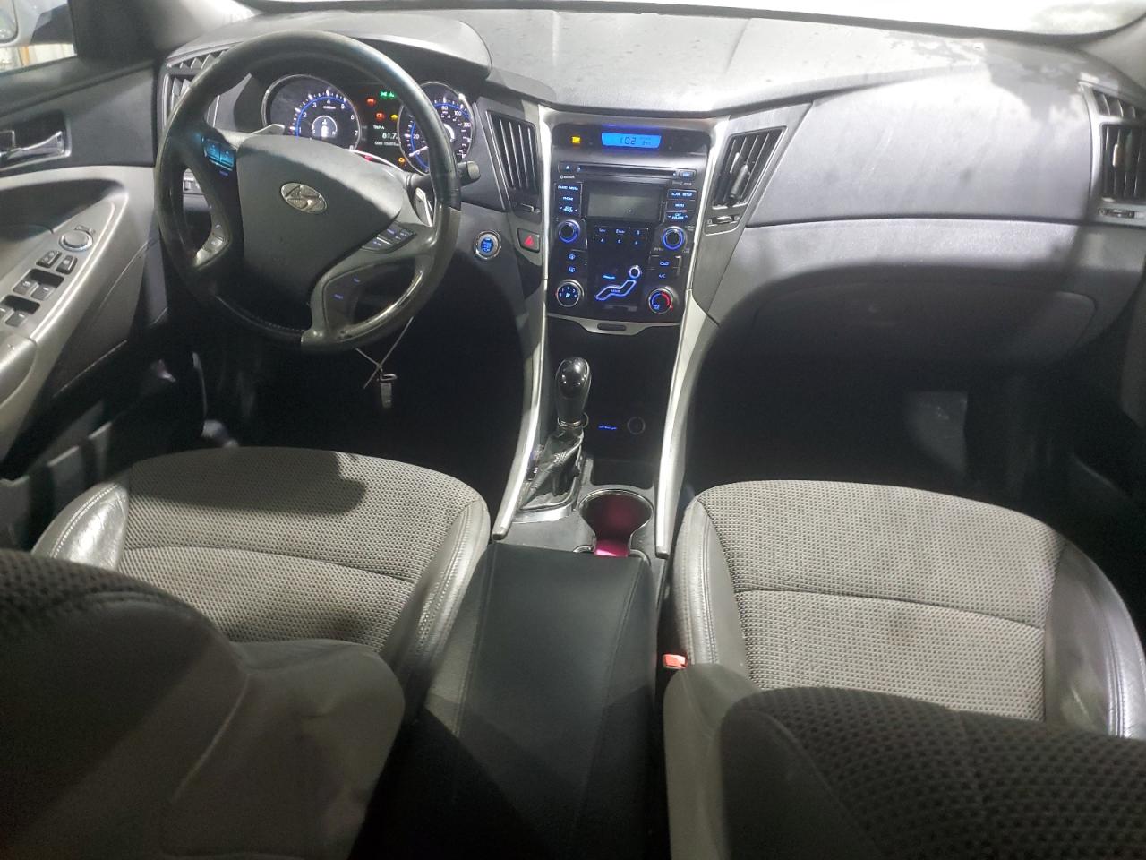 2012 Hyundai Sonata - Image 8