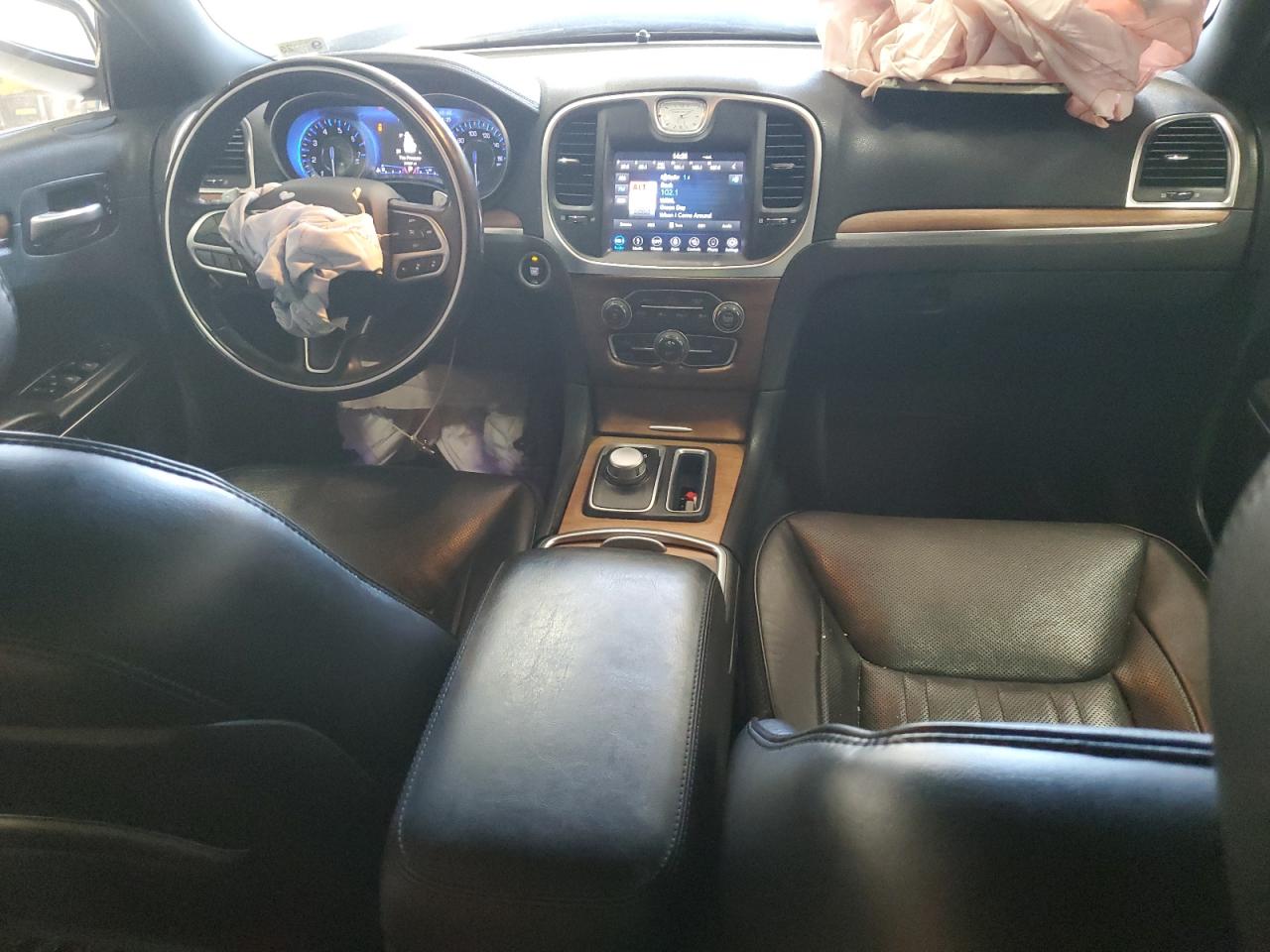 2018 Chrysler 300 - Image 8