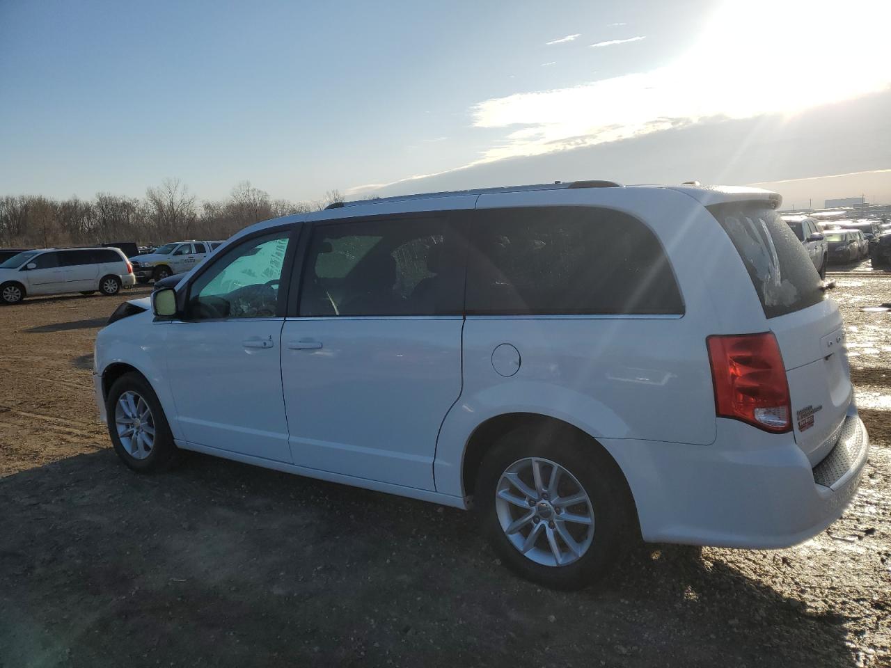 2019 Dodge Caravan - Image 2