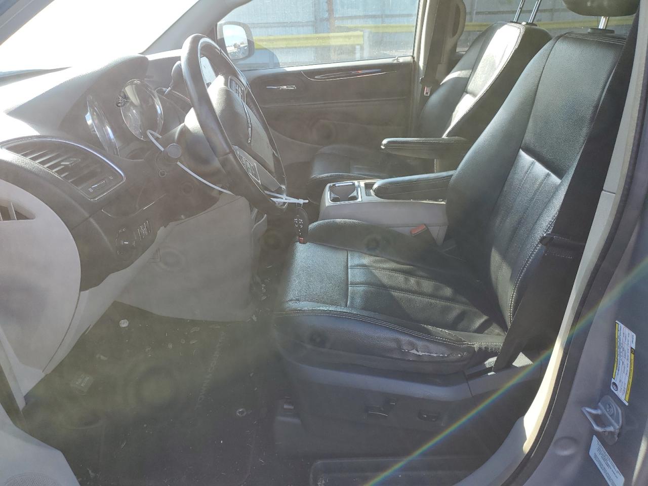 2014 Chrysler Town & Country - Image 7