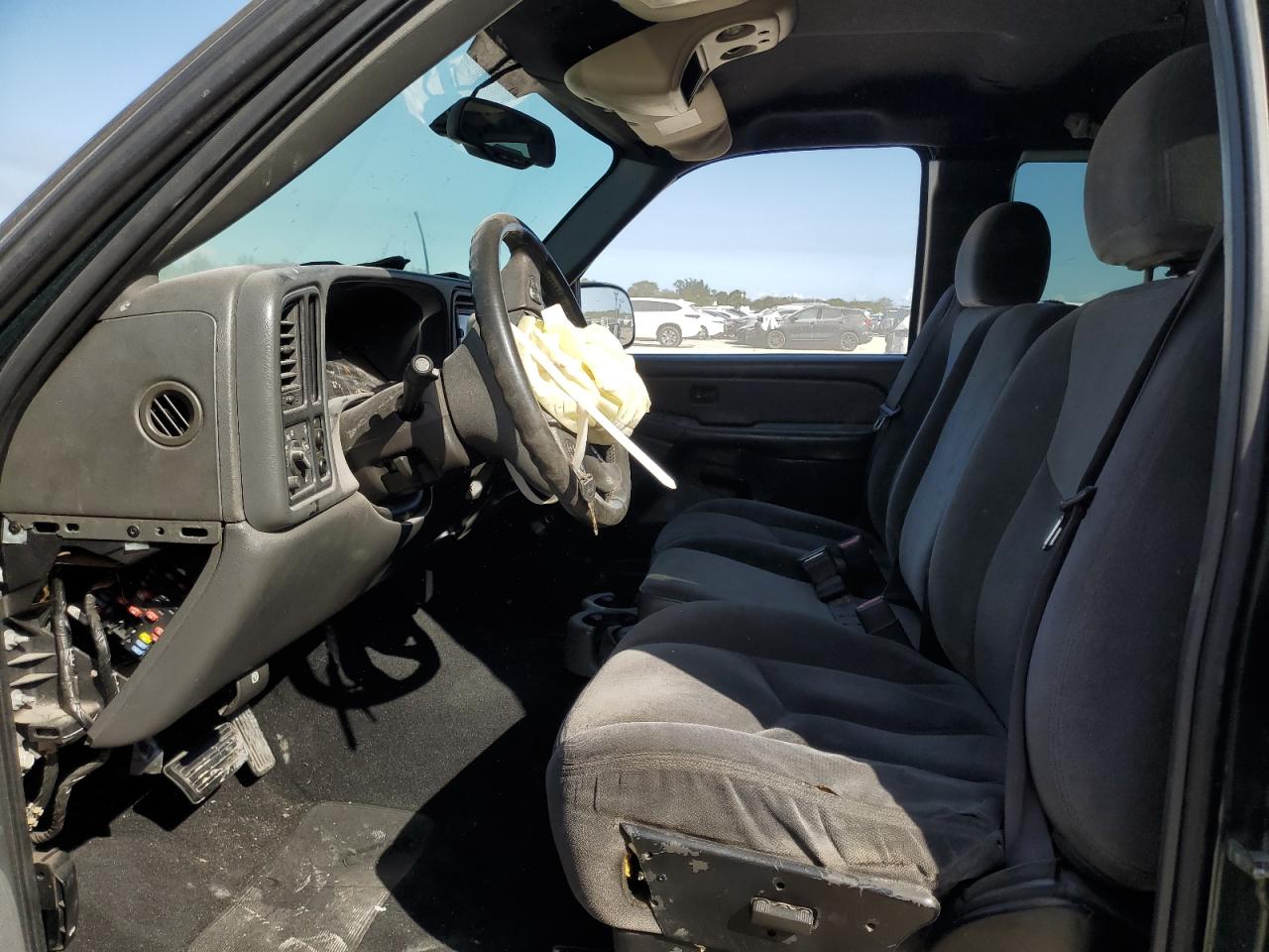 2004 GMC Sierra - Image 7