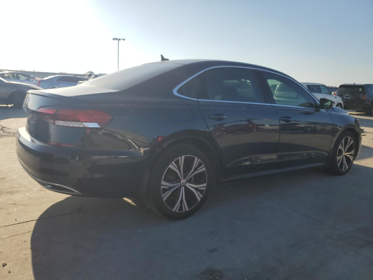 2020 Volkswagen Passat - Image 3