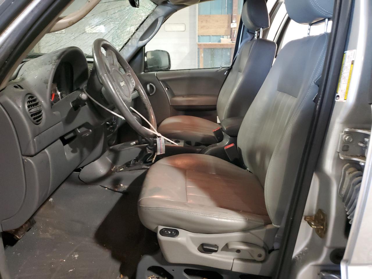 2005 Jeep Liberty (North America) - Image 7