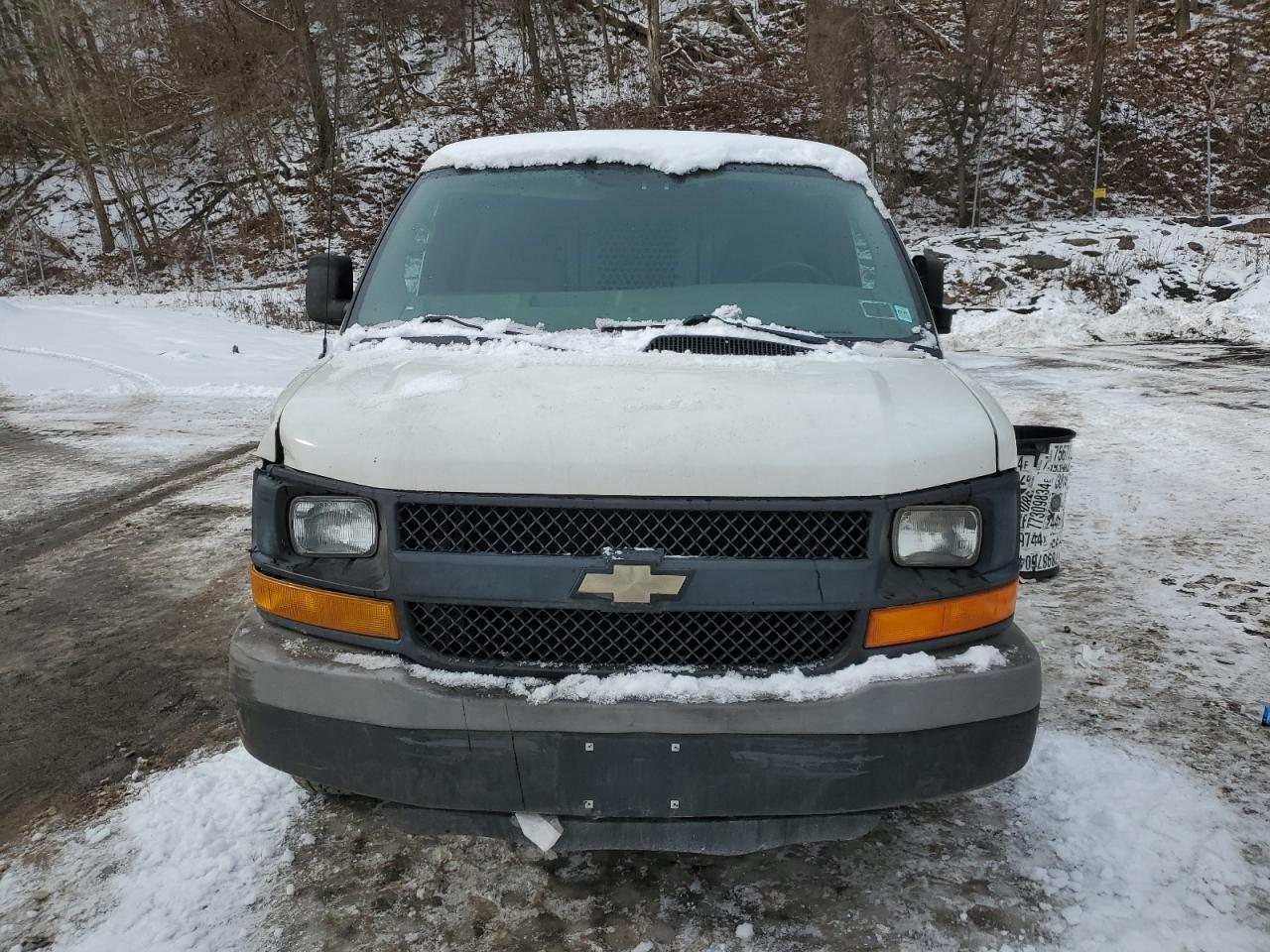 2010 Chevrolet Express - Image 5
