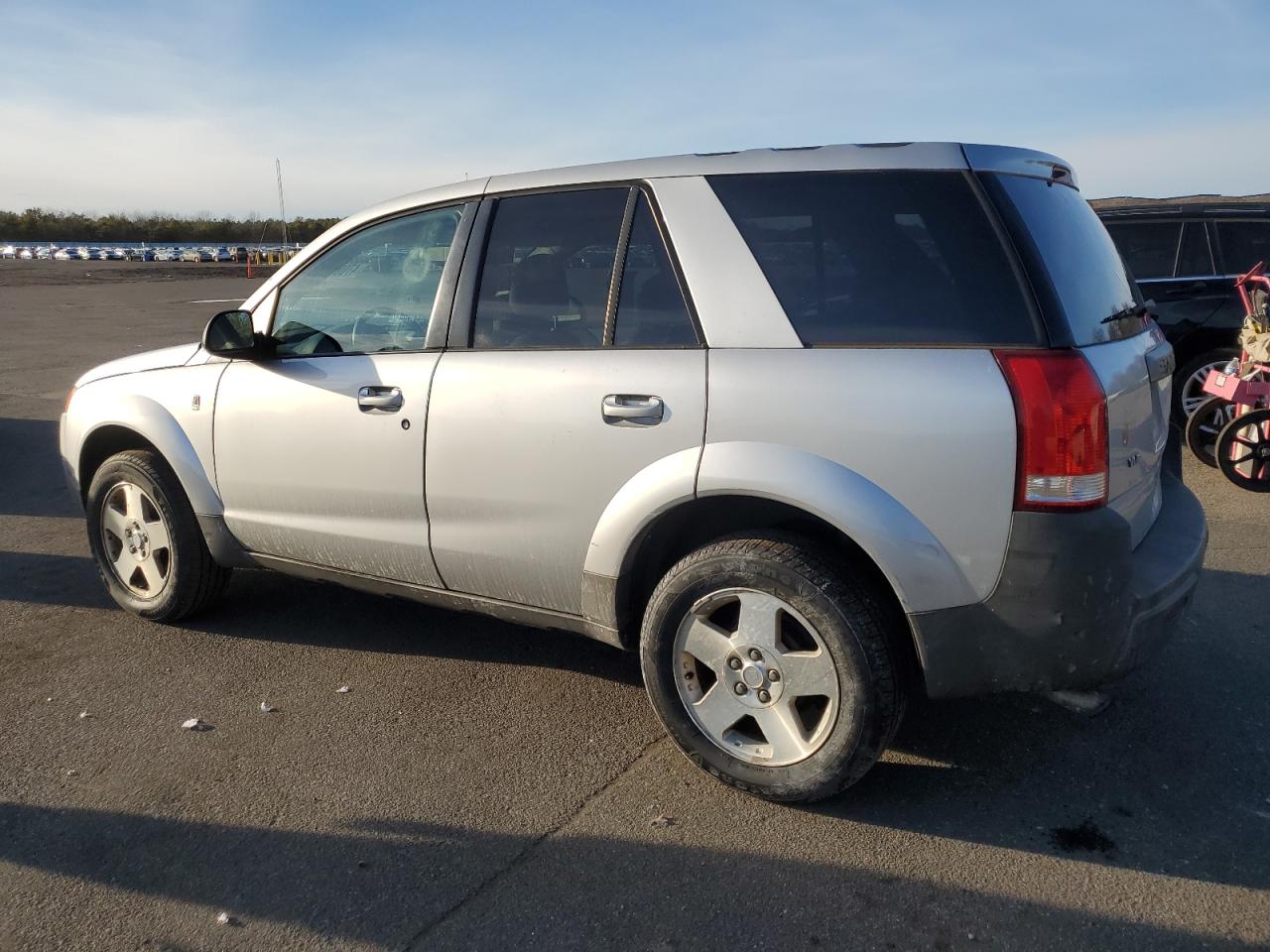 2004 Saturn VUE - Image 2