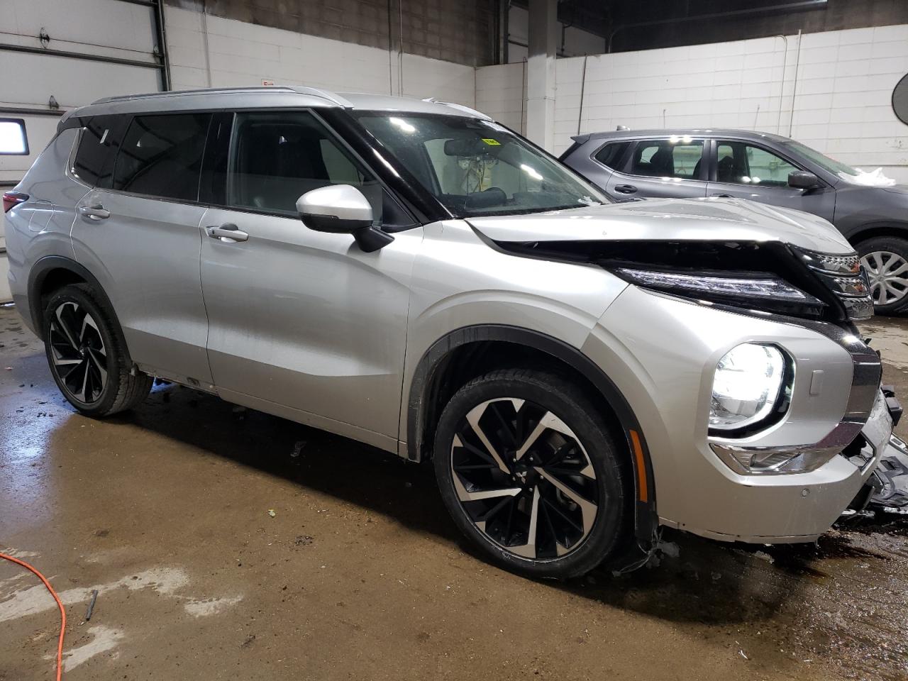 2024 Mitsubishi Outlander - Image 4