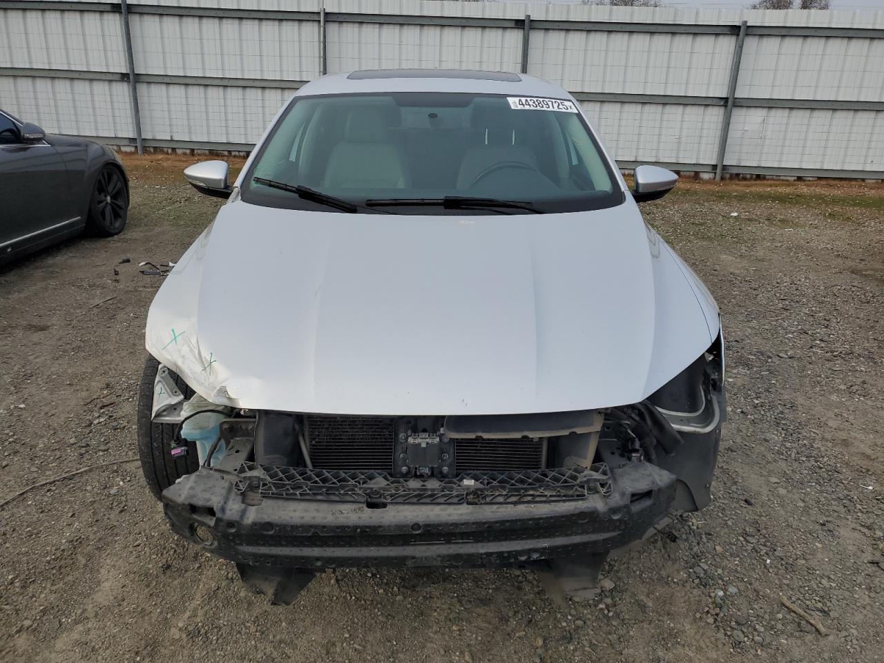 2017 Volkswagen Passat - Image 5