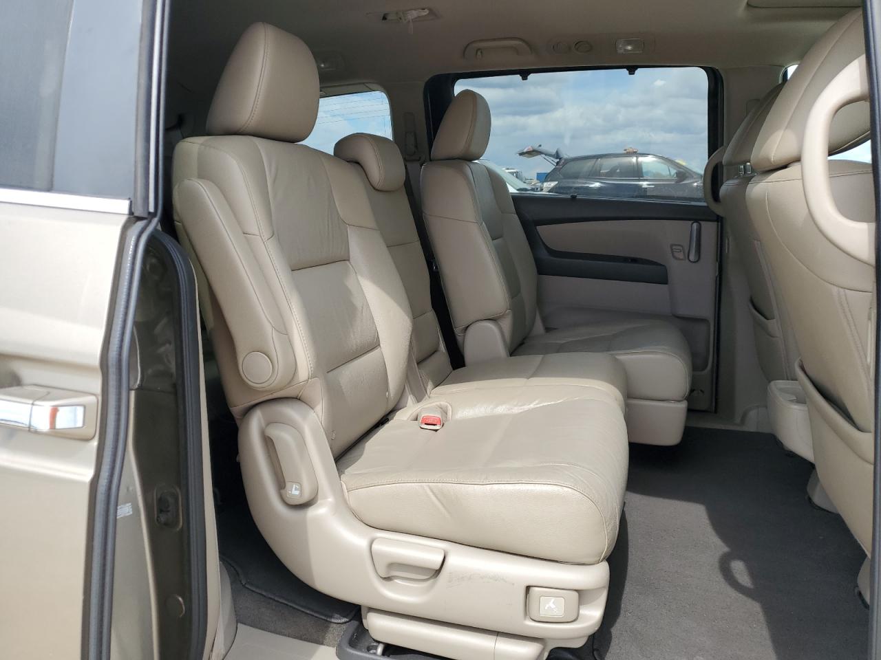 2012 Honda Odyssey - Image 11