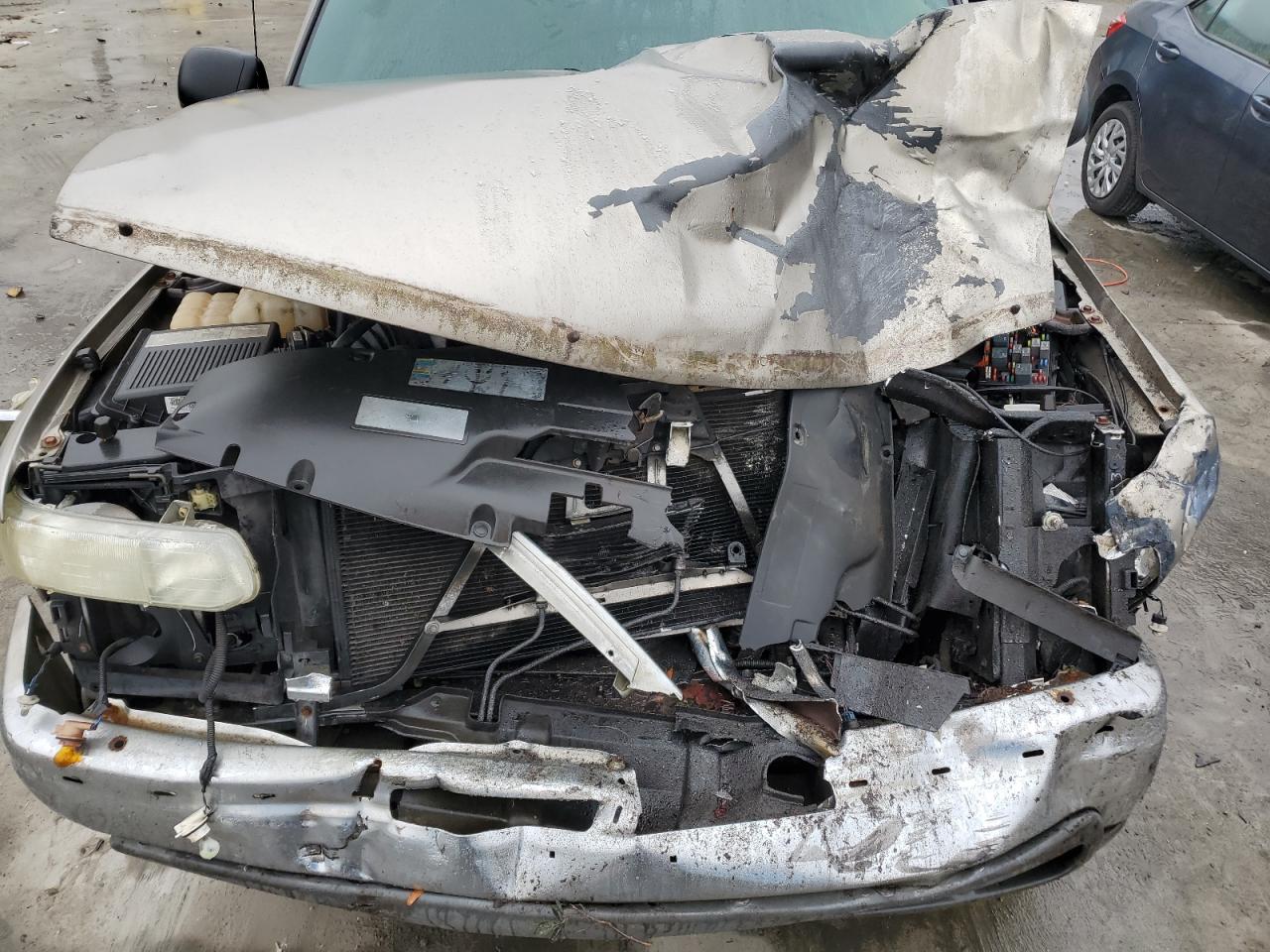 2002 Chevrolet Tahoe - Image 12