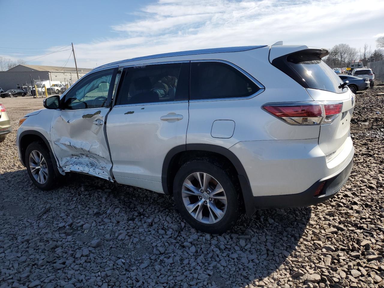 2015 Toyota Highlander - Image 2