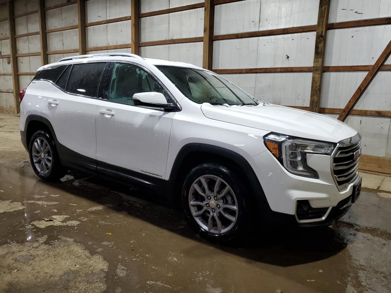 2022 GMC Terrain - Image 4