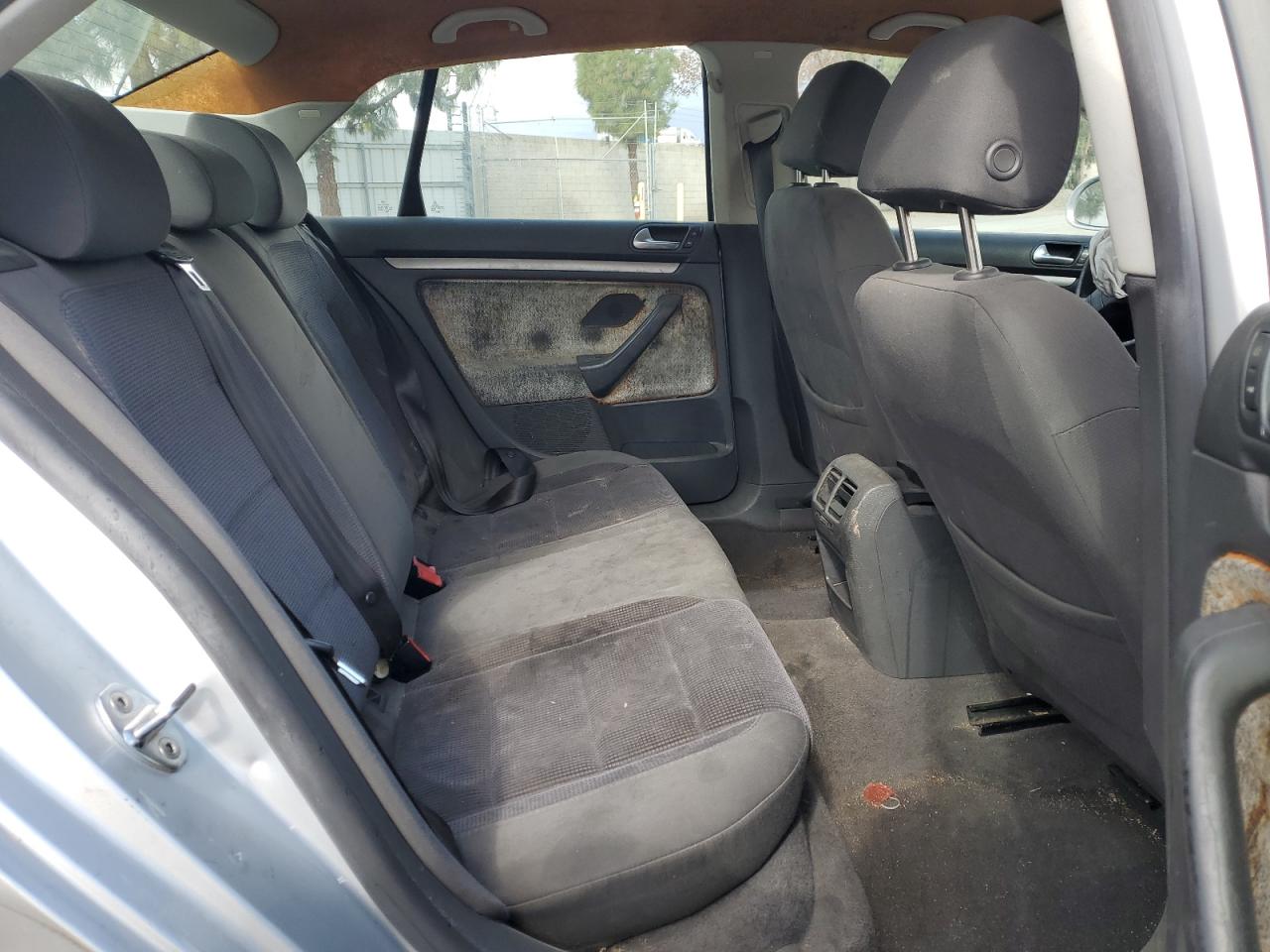 2006 Volkswagen Jetta - Image 10