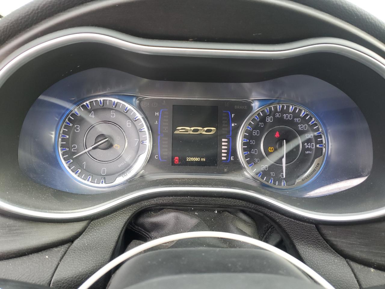 2016 Chrysler 200 - Image 9