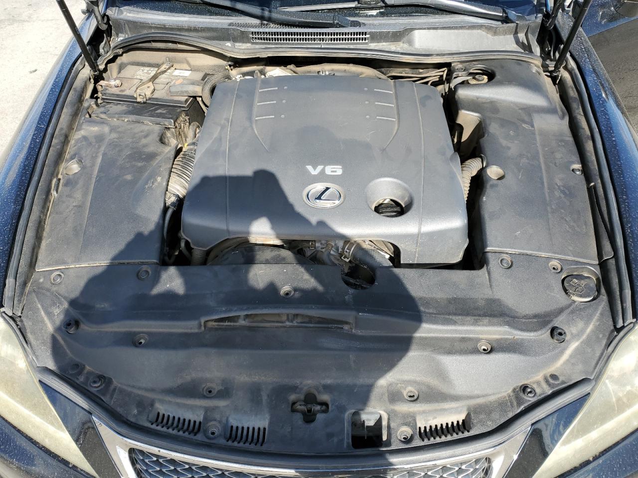 2011 Lexus IS - Image 11