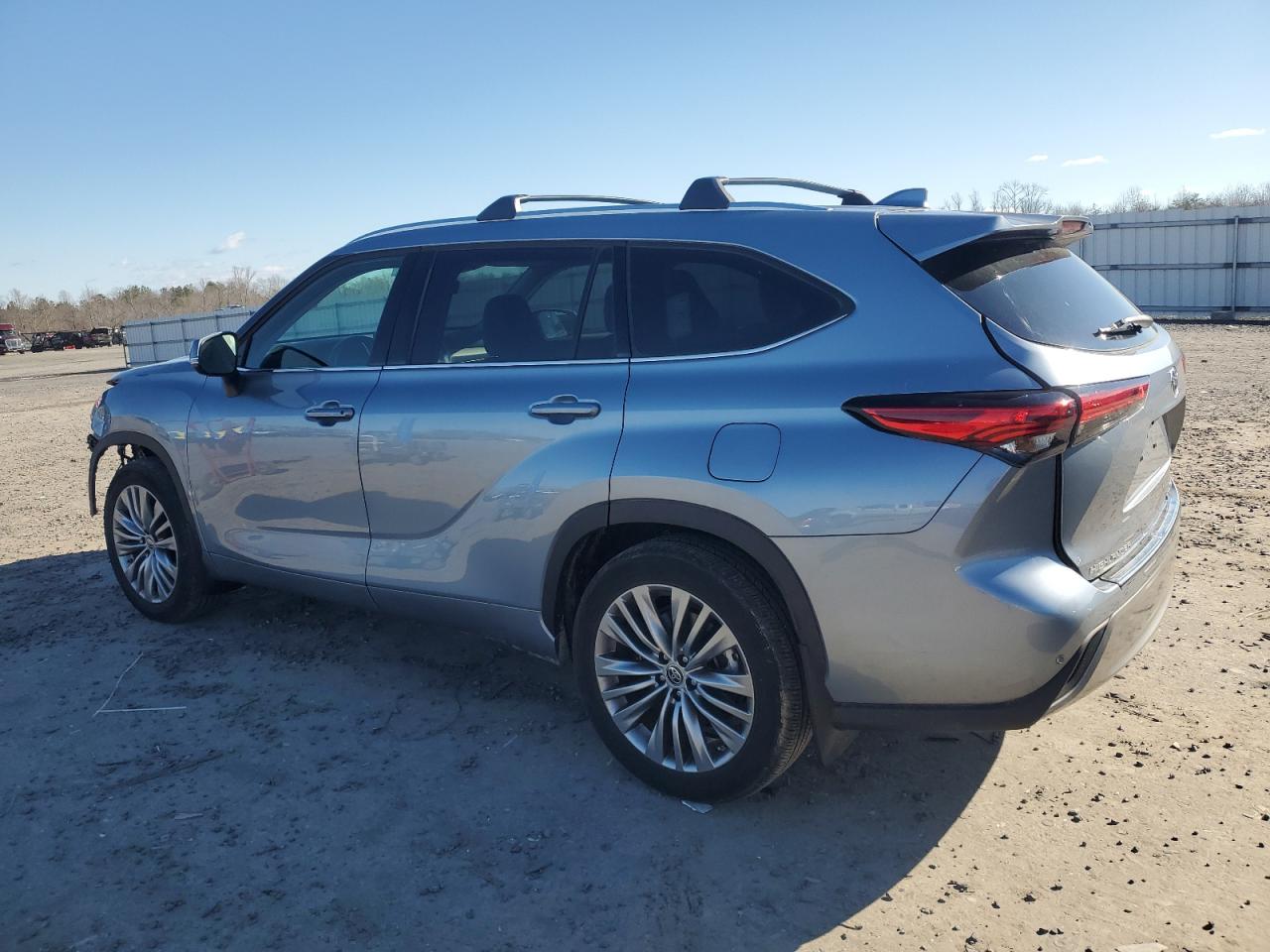 2021 Toyota Highlander - Image 2