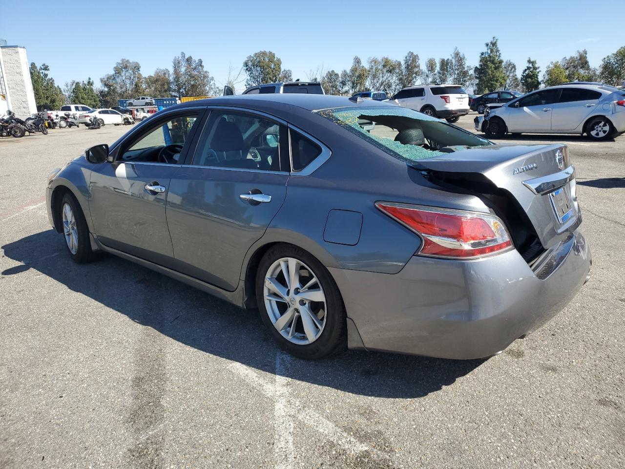 2015 Nissan Altima - Image 2