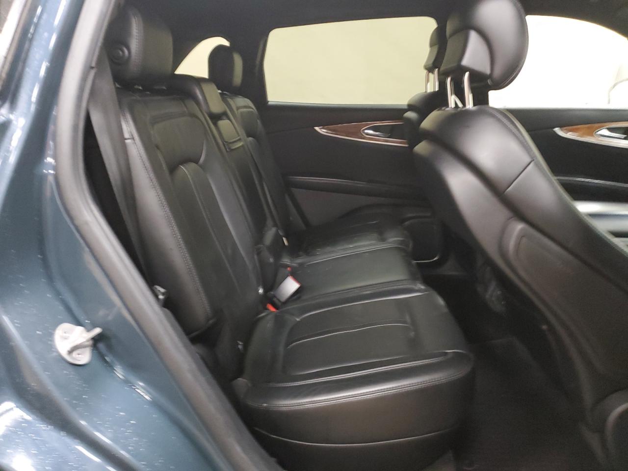 2016 Lincoln MKX - Image 11