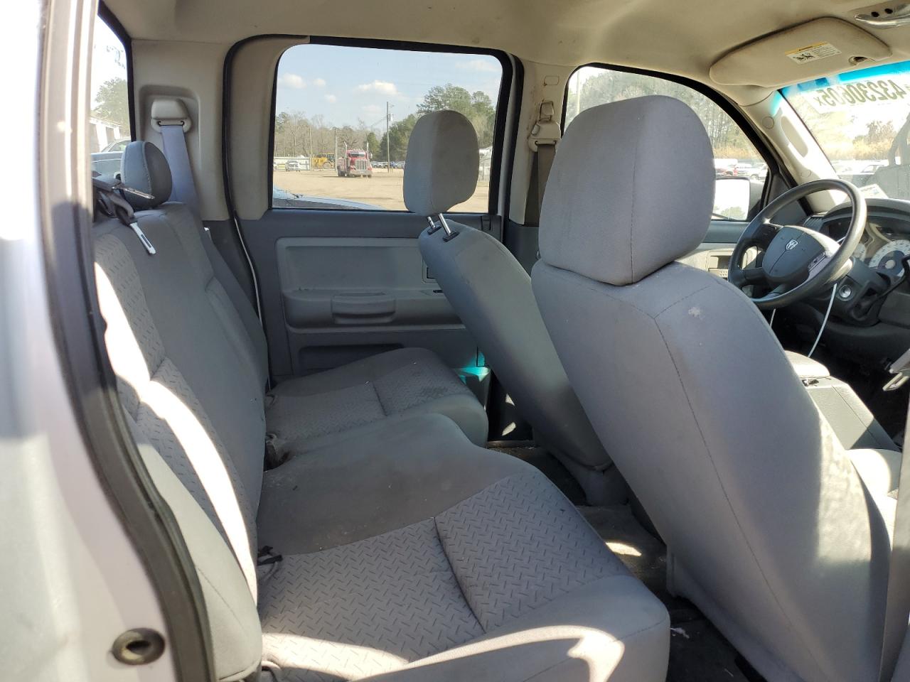 2007 Dodge Dakota - Image 10