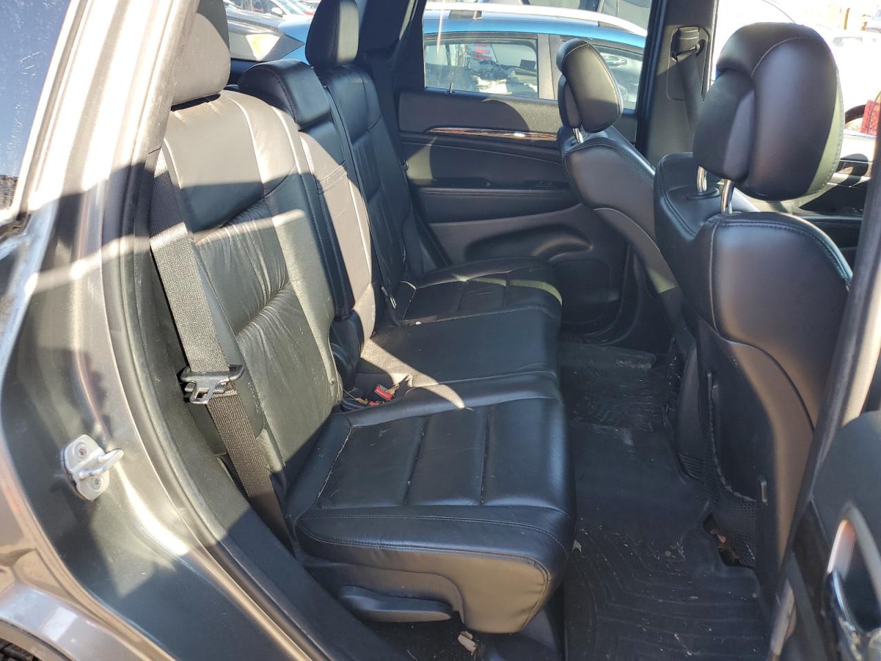 2012 Jeep Grand Cherokee - Image 11