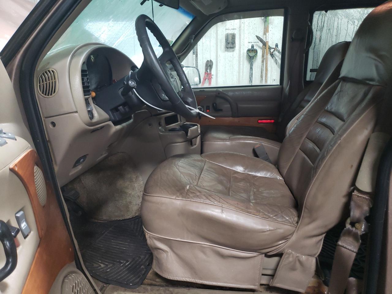 2000 Chevrolet Astro - Image 7