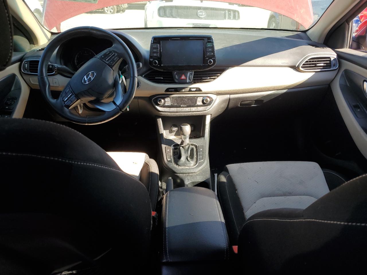 2018 Hyundai Elantra - Image 8