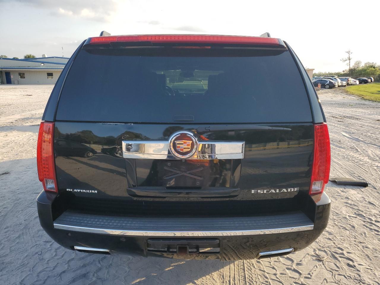 2013 Cadillac Escalade - Image 6