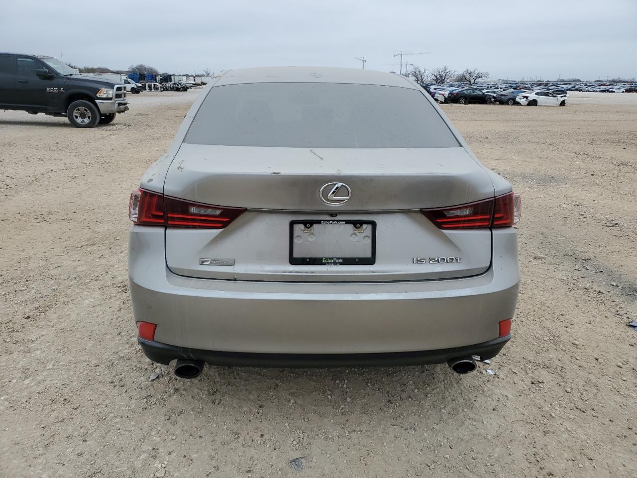 2016 Lexus IS - Image 6