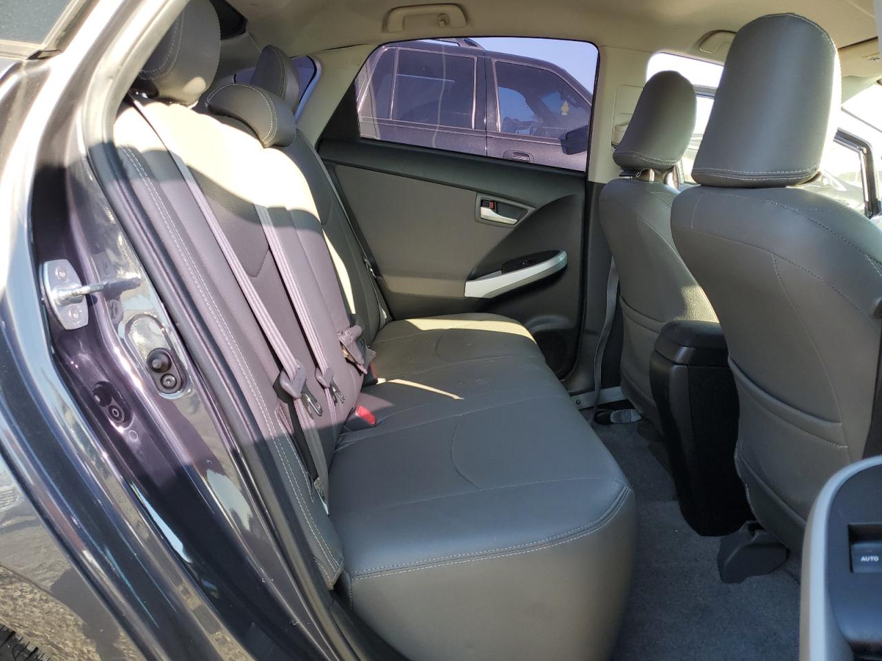 2013 Toyota Prius - Image 10