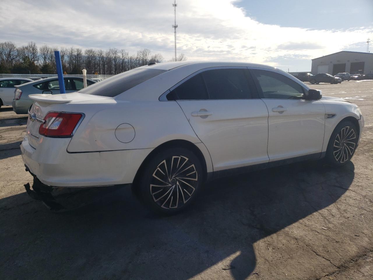 2011 Ford Taurus - Image 3