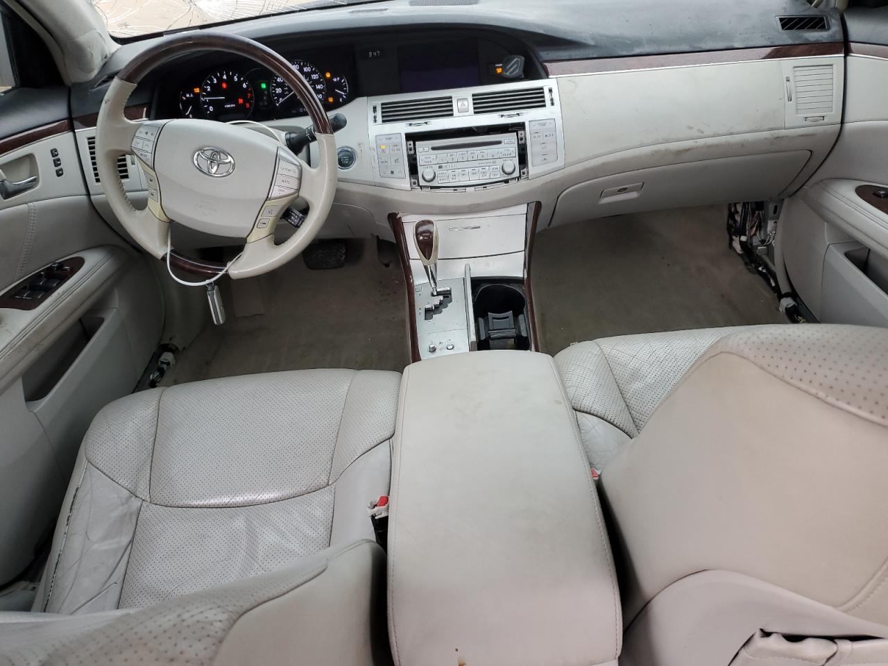 2010 Toyota Avalon - Image 8