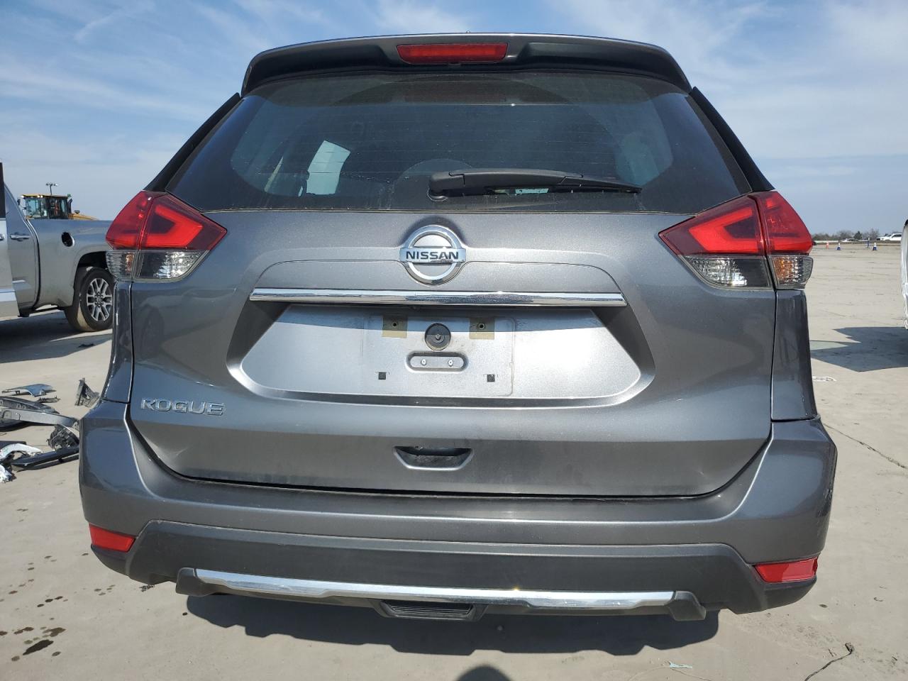 2017 Nissan Rogue - Image 6