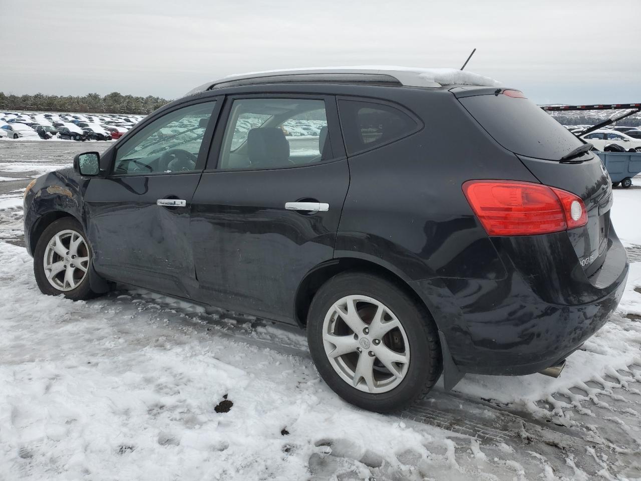 2010 Nissan Rogue - Image 2