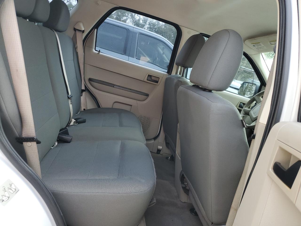 2010 Ford Escape - Image 10