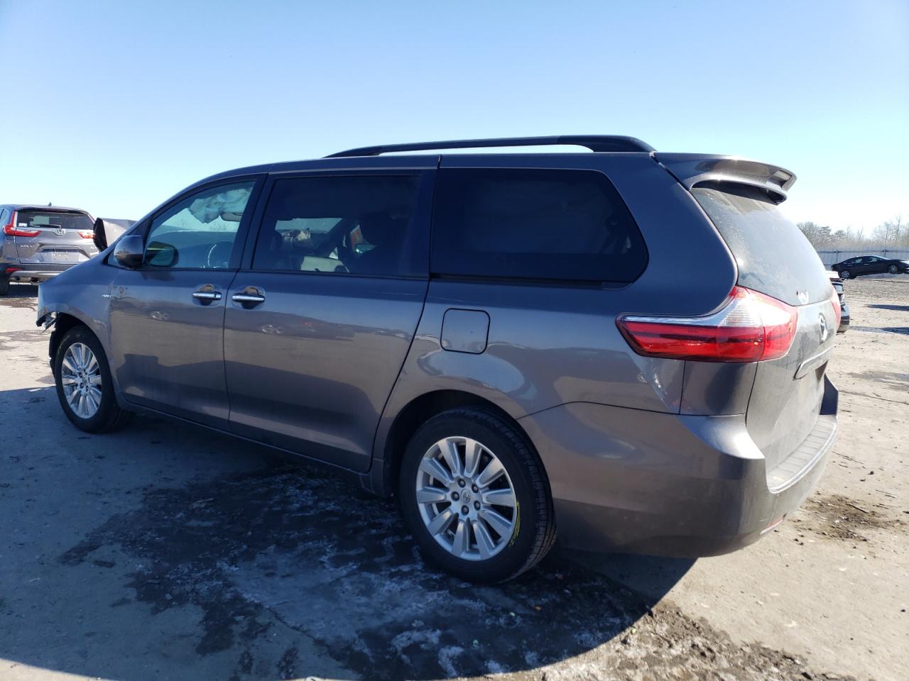 2017 Toyota Sienna - Image 2