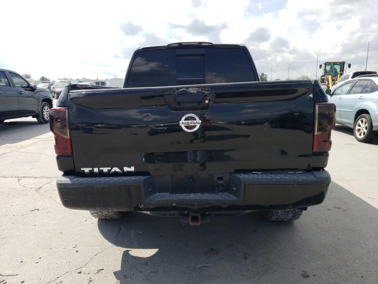 2017 Nissan Titan - Image 6