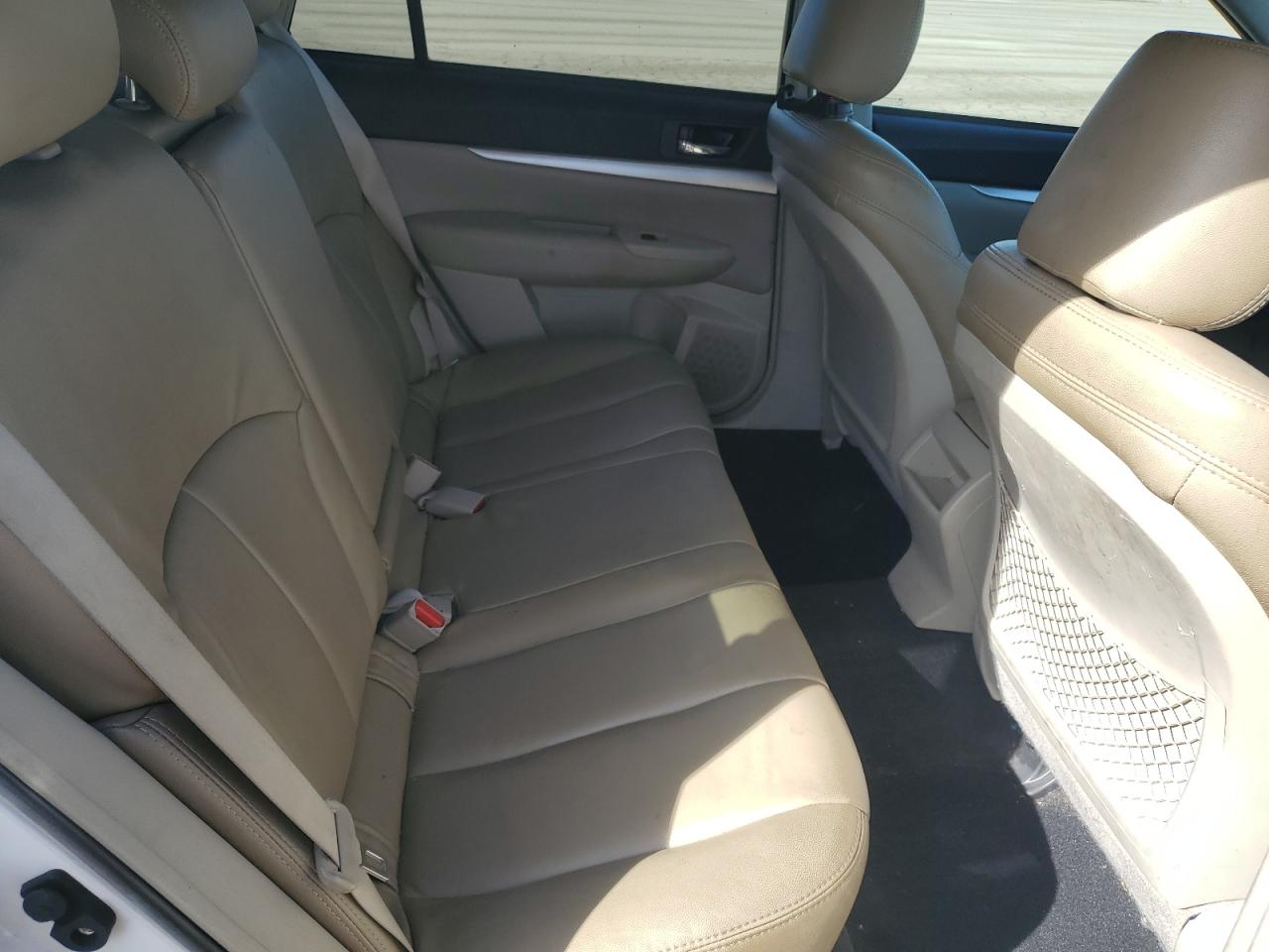 2011 Subaru Outback - Image 11