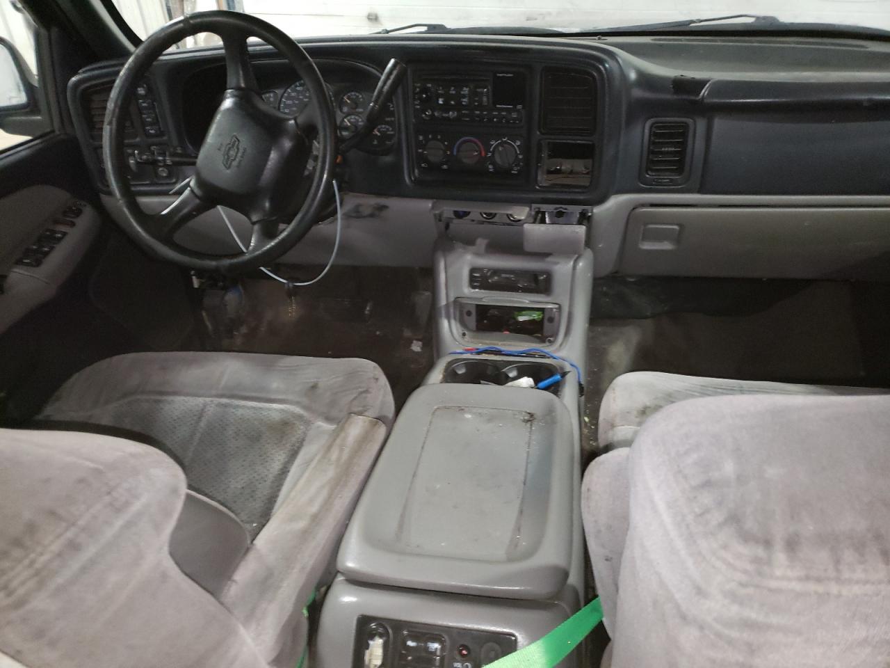 2001 Chevrolet Suburban - Image 8